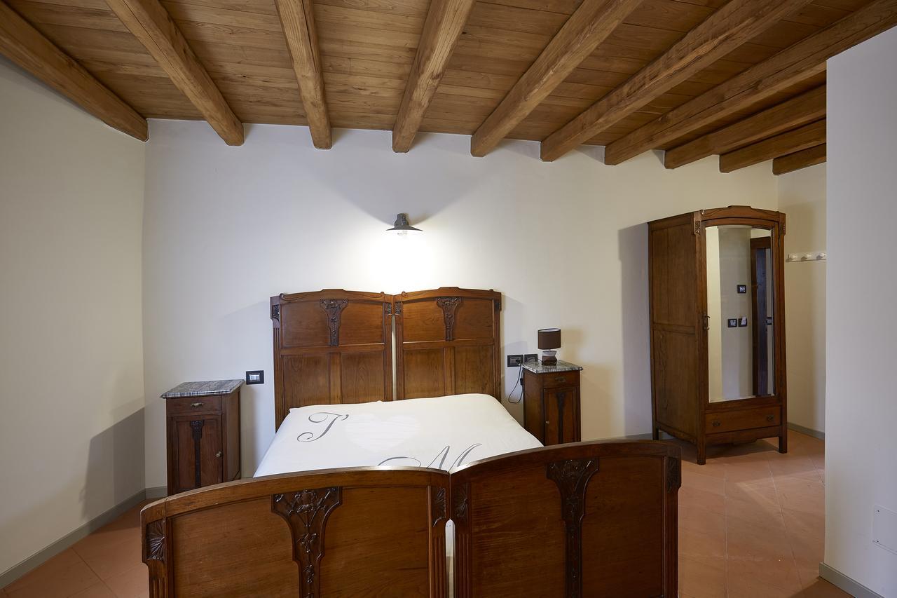 Palazzo Eleonora Bed & Breakfast Monasterolo del Castello Exterior photo